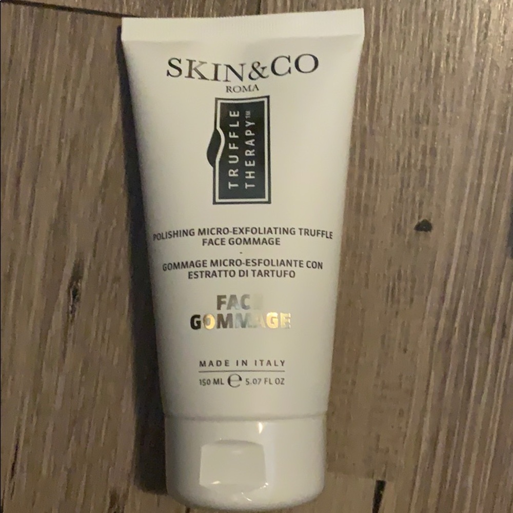 Exfoliating face mask